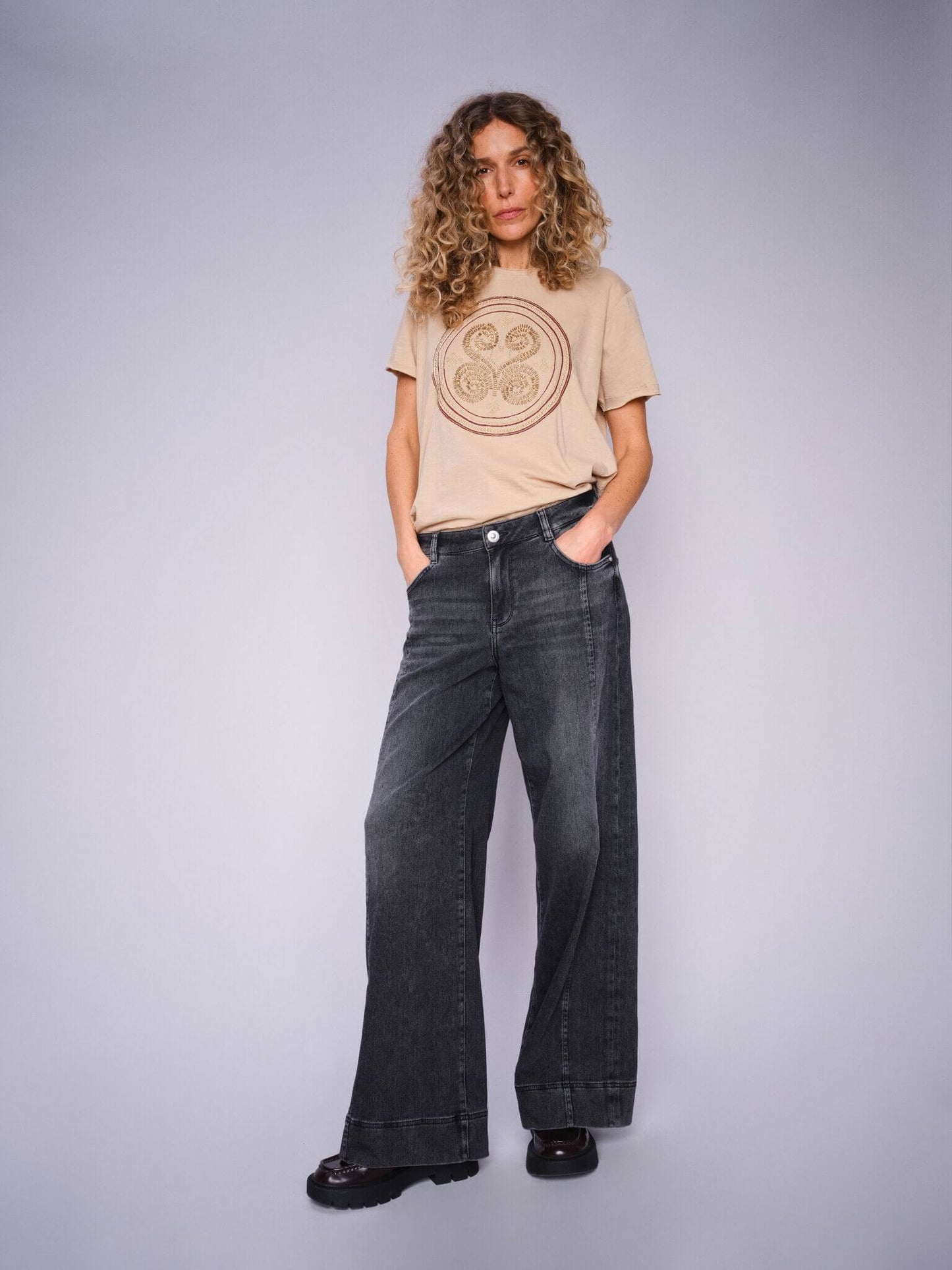 Zano Embroidery Tee Sesame