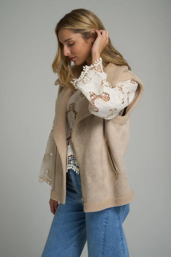 Berkley Vest in Oat