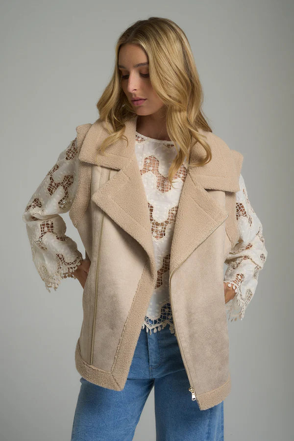 Berkley Vest in Oat
