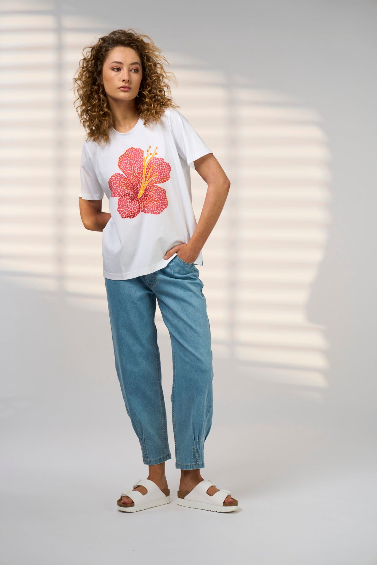 Mosacia Tee White Hibiscus