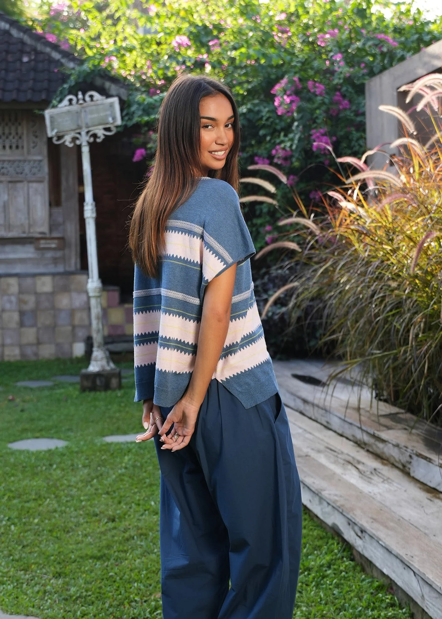 Zig Detail Top