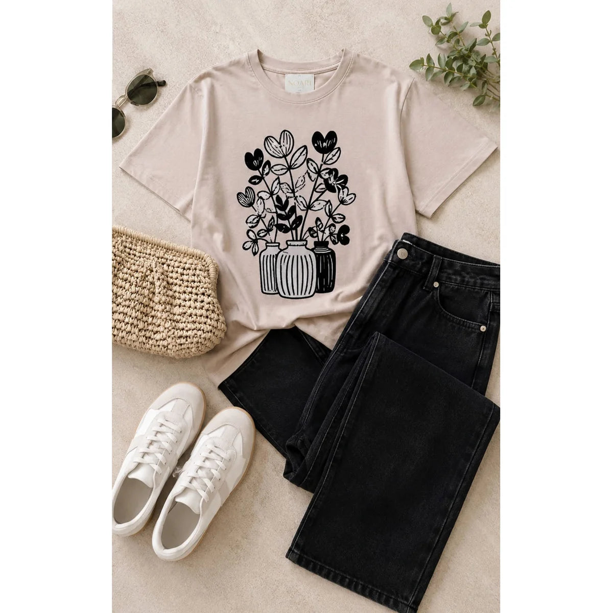 T Shirt Taupe Vase BW