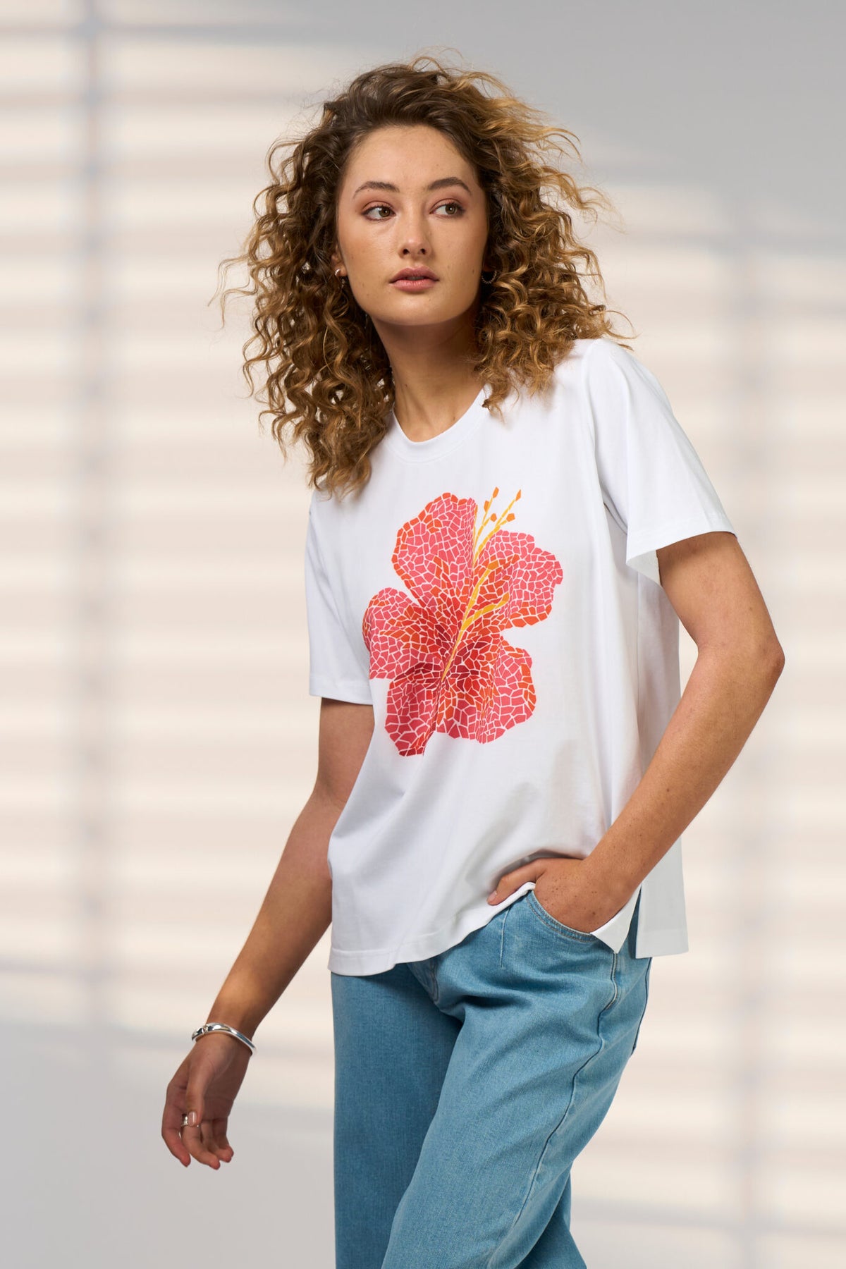 Mosacia Tee White Hibiscus