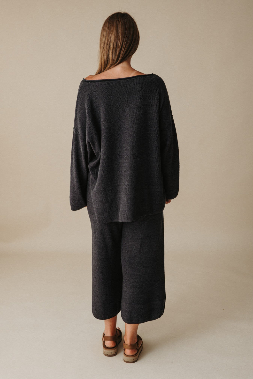 Retreat Pullover Black Sand Deep Ocean