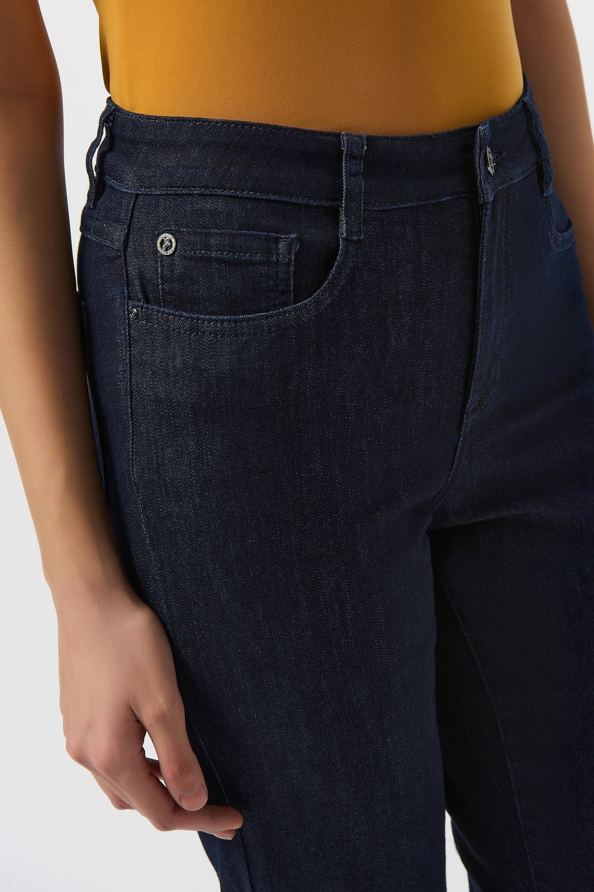 251966 Gia Slim Fit Jean